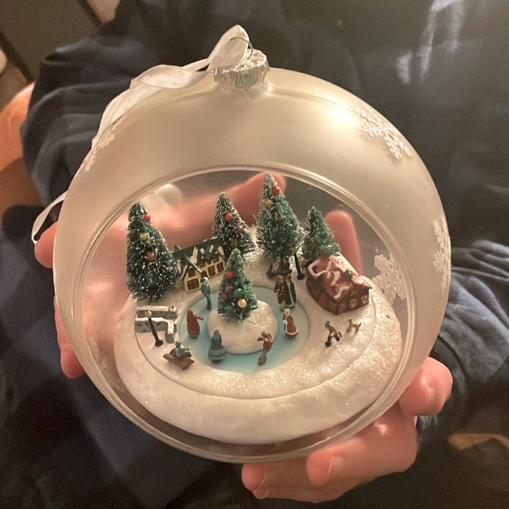 Rare Christmas 6” motion and music diorama batt op Ornament, Many holiday tunes
